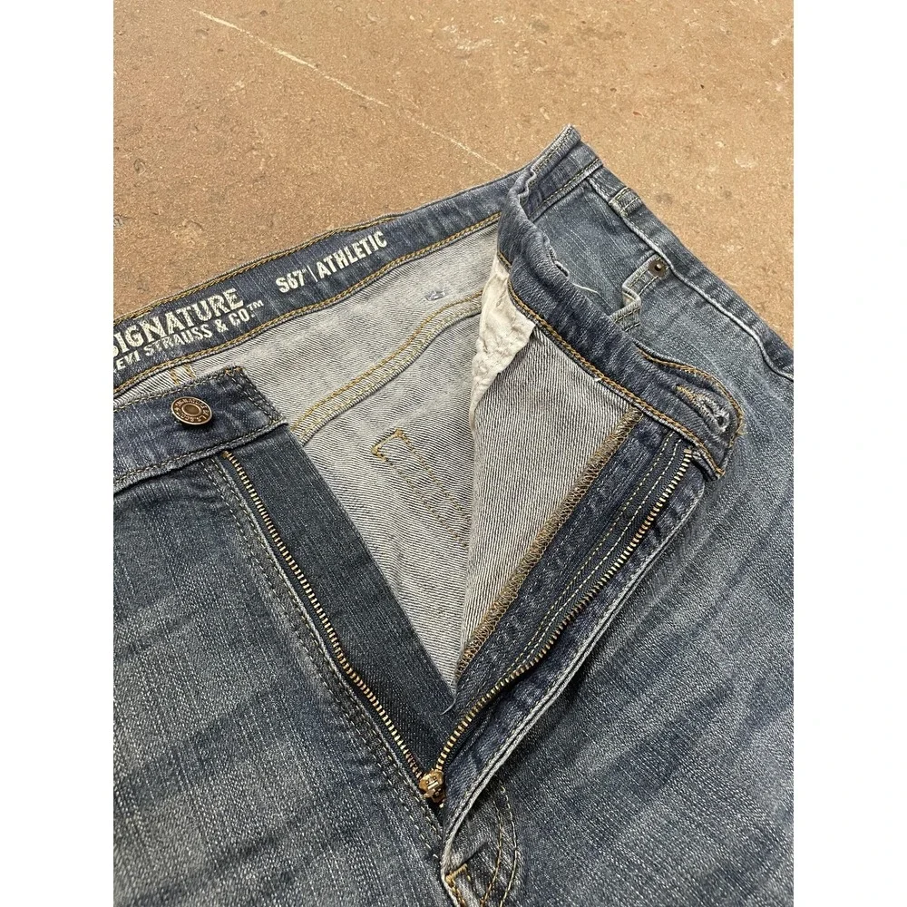 Signature By Levi Strauss Jeans Mens 42x30 Athletic Straight Leg Zip Fly Stretch